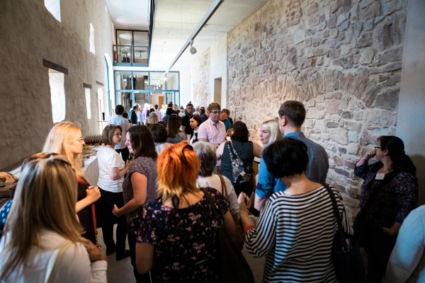 Mitarbeiter beim Mittagsimbiss zur JAADE Jahresveranstaltung