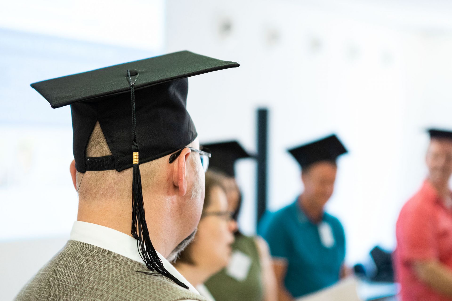 Rechtsanwalt Jörg Kummerlöw bei der Vorstellung der JAADE-Akademie
